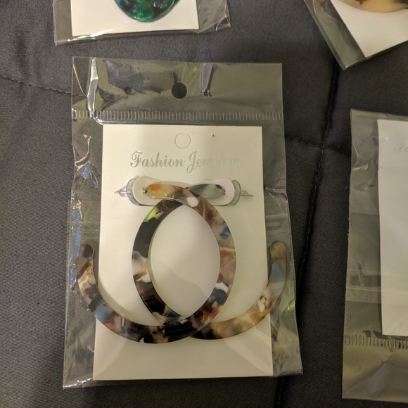 NWT Acrylic Tortoiseshell Hoop Earring Lot of 5 - Picture 2 of 6